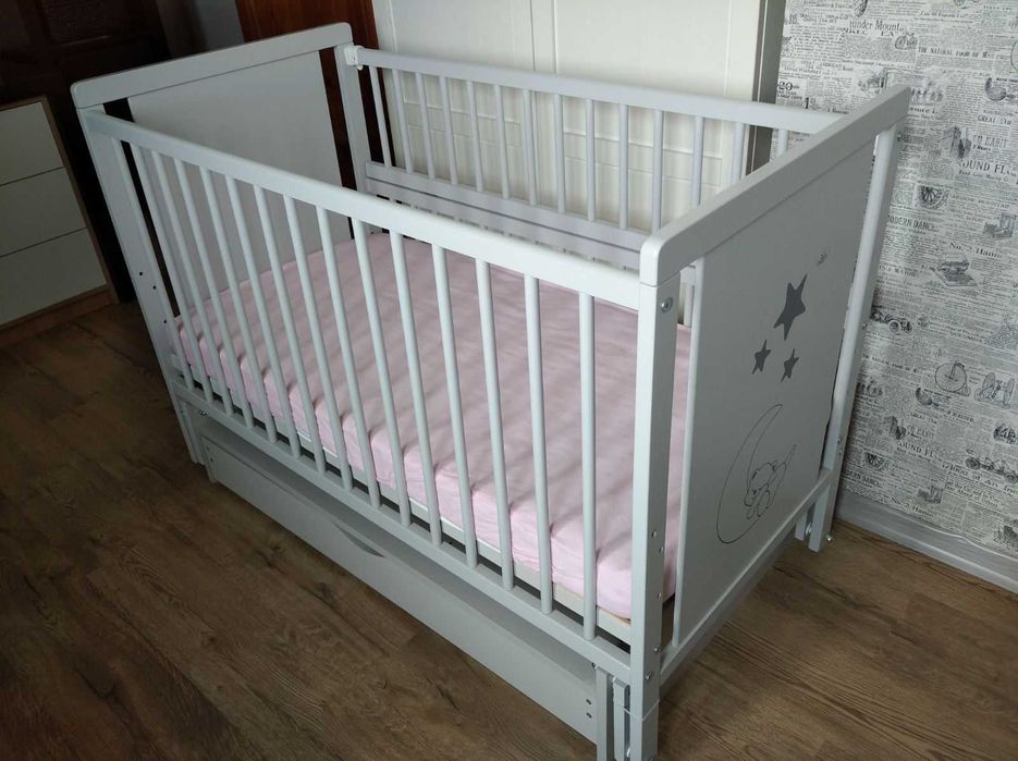 Дитяче ліжечко з матрацом