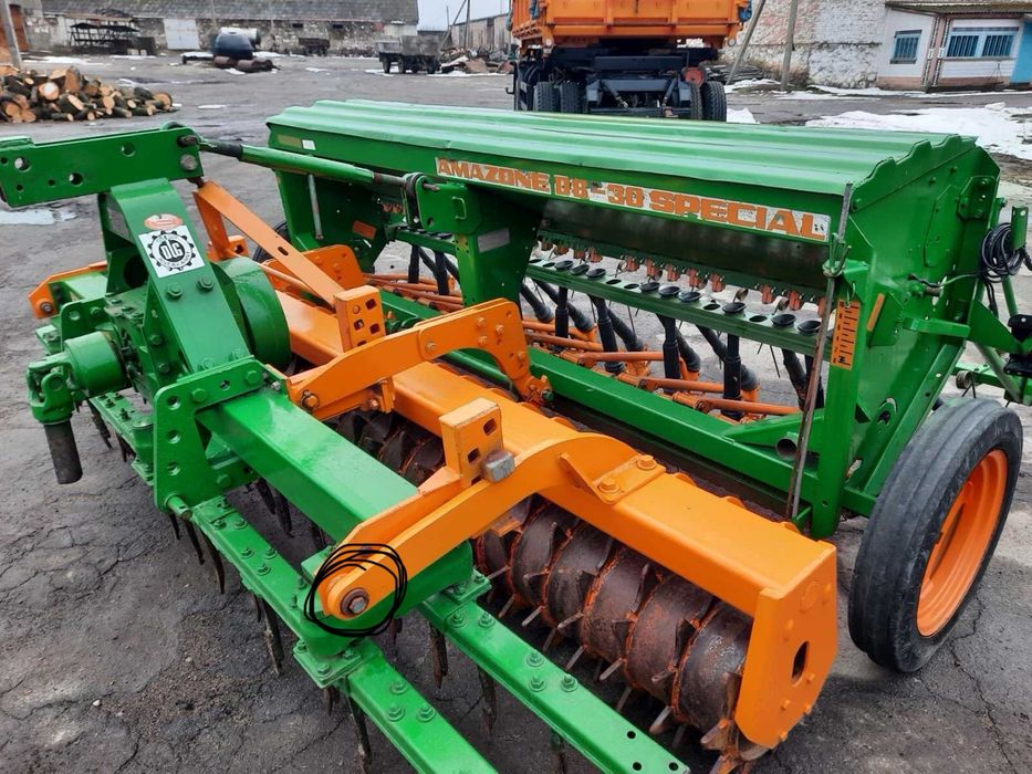 Продам сівалка та комплекс підготовки для грунту Amazone D8 Special
