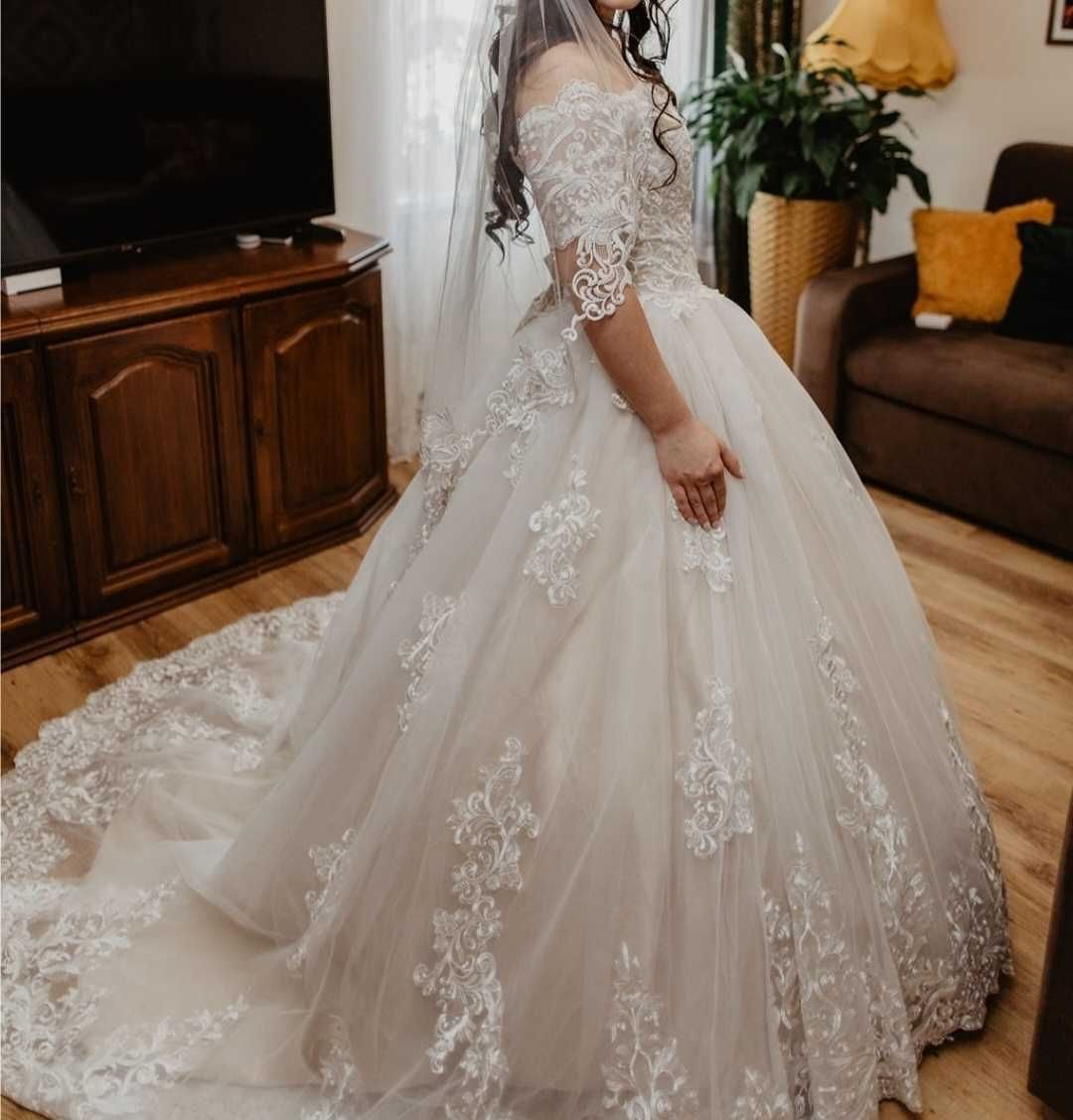 Suknia ślubna koronkowa Princess S