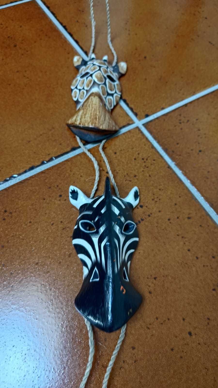 Mascaras artesanais de animais Angolanos