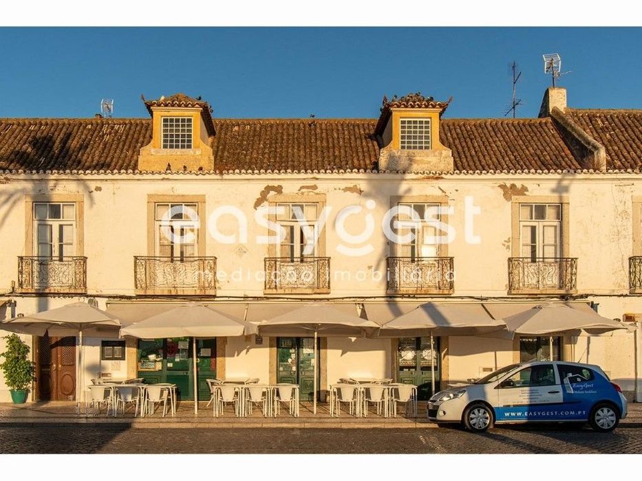 Restaurante frente rio, junto à Marina de Vila Real de Santo António