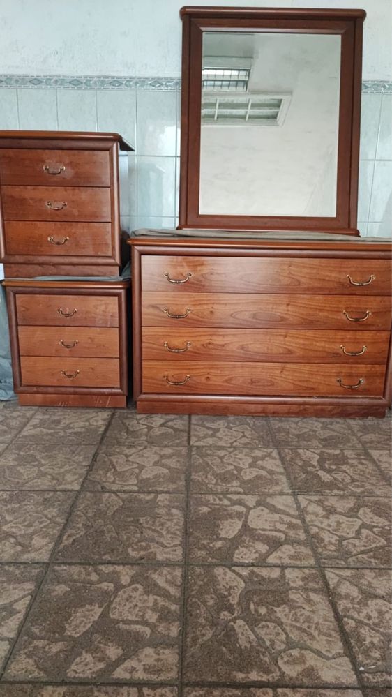 Vendo mobilia de quarto usada