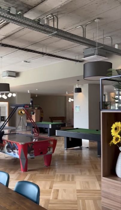 Quarto disponível em residência moderna — ideal para estudantes