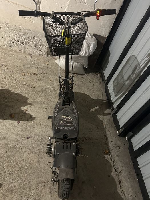 Електросамокат з сидінням