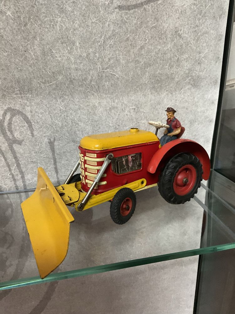 Brinquedo trator Gama