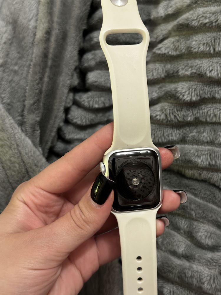 Apple Watch SE 40 мм (A2351)