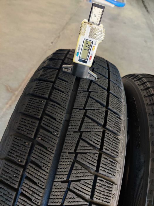 R15 185 65 шини зимові Bridgestone Blizzak Revo GZ липучки