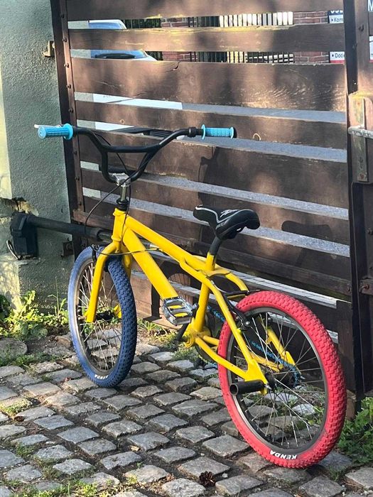 Rower BMX profesjonalny 16' +kask gratis, unikalny kolor-mało Jeżdżony