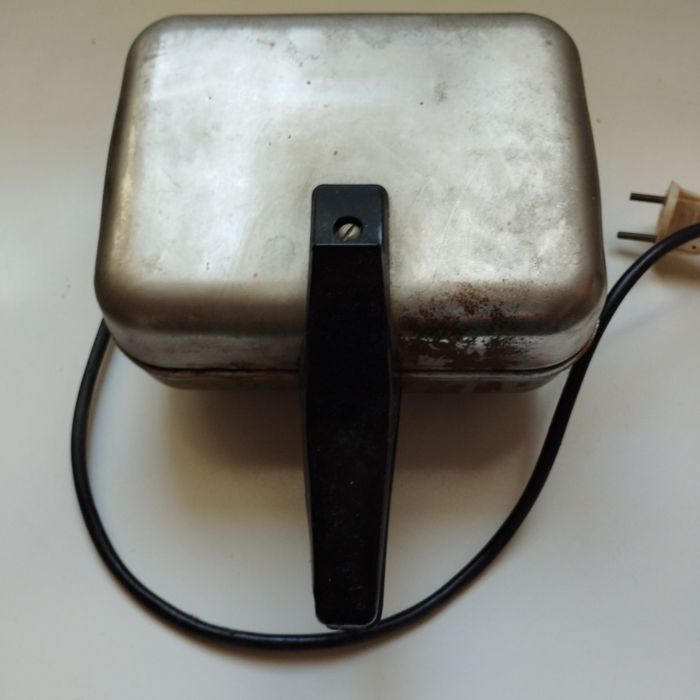 Вафельница "Ласунка"1991 г.