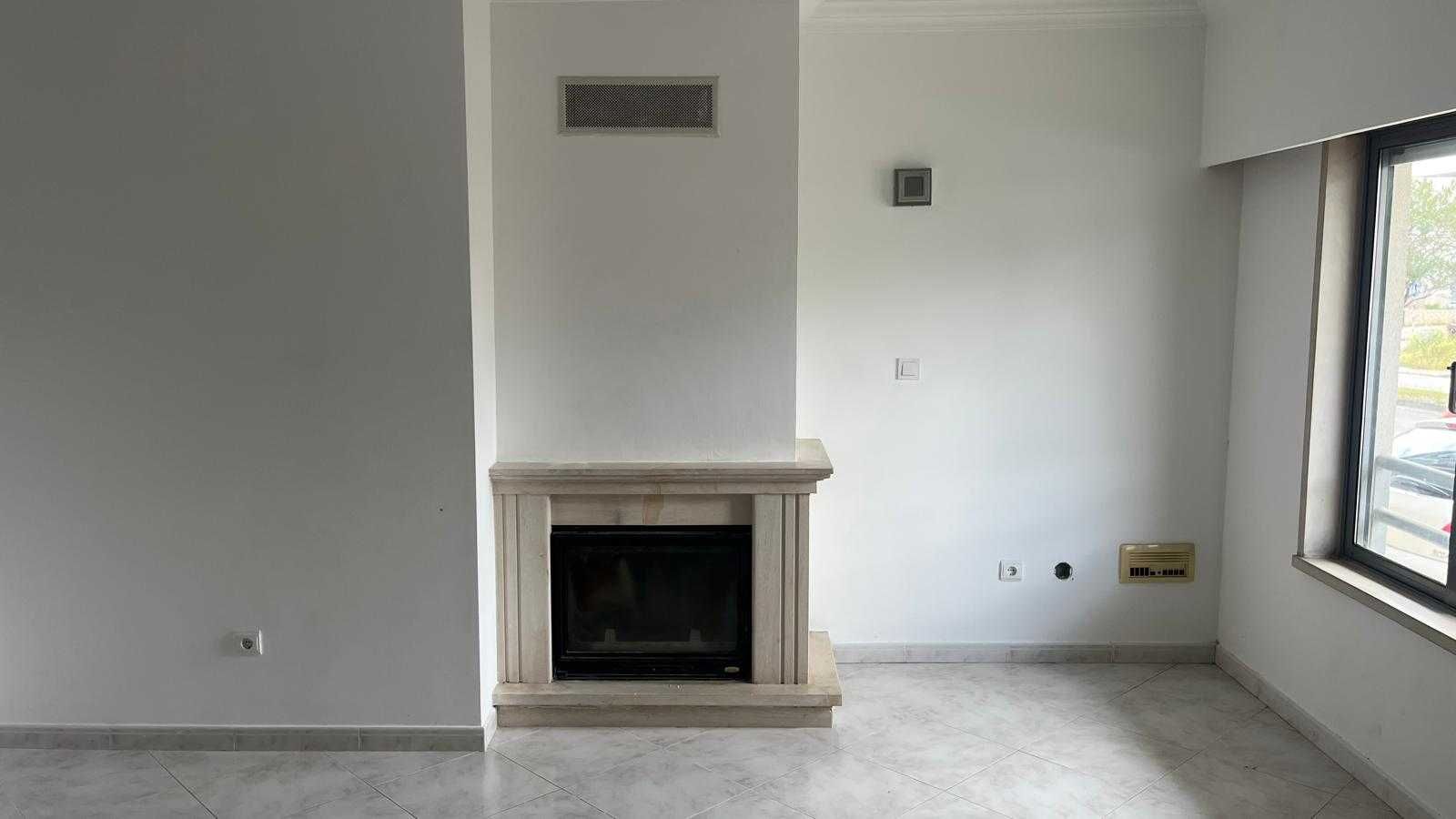 Apartamento T3 à venda na zona nova do Montijo
