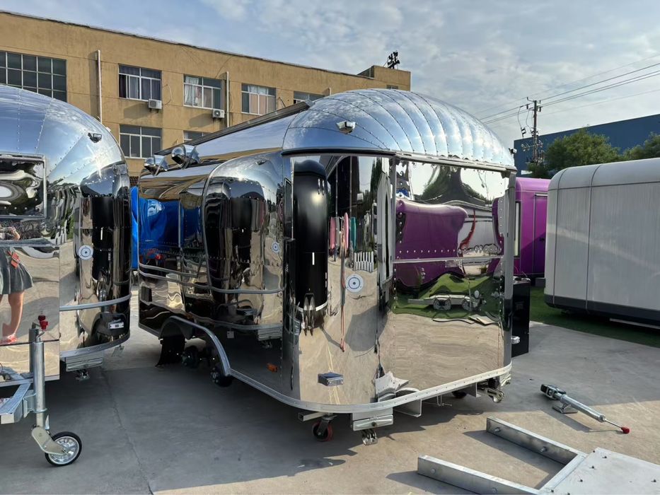 Food Truck em inox espelhado