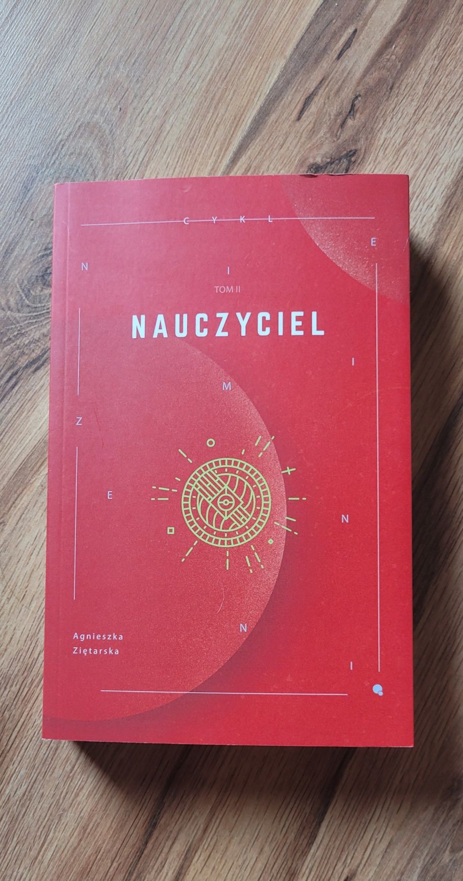 Cykl Niezmienni, Tom II: Nauczyciel, A. Ziętarska