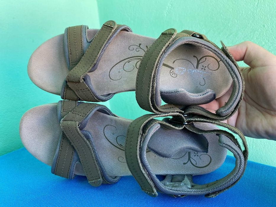 Босоніжки Clarks