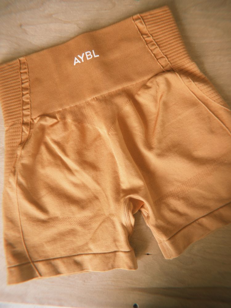 Спортивні шорти AYBL , розмір М