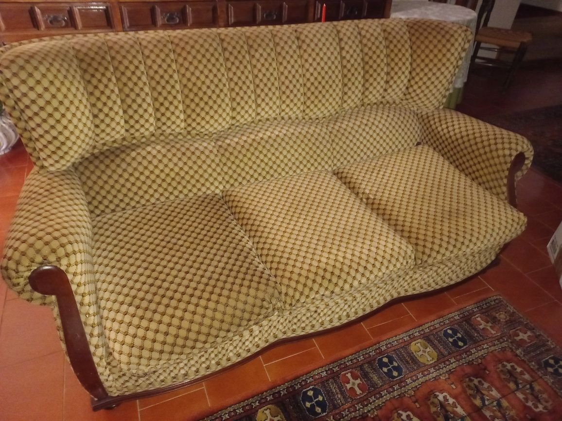 Sofa cama e 2 cadeiroes