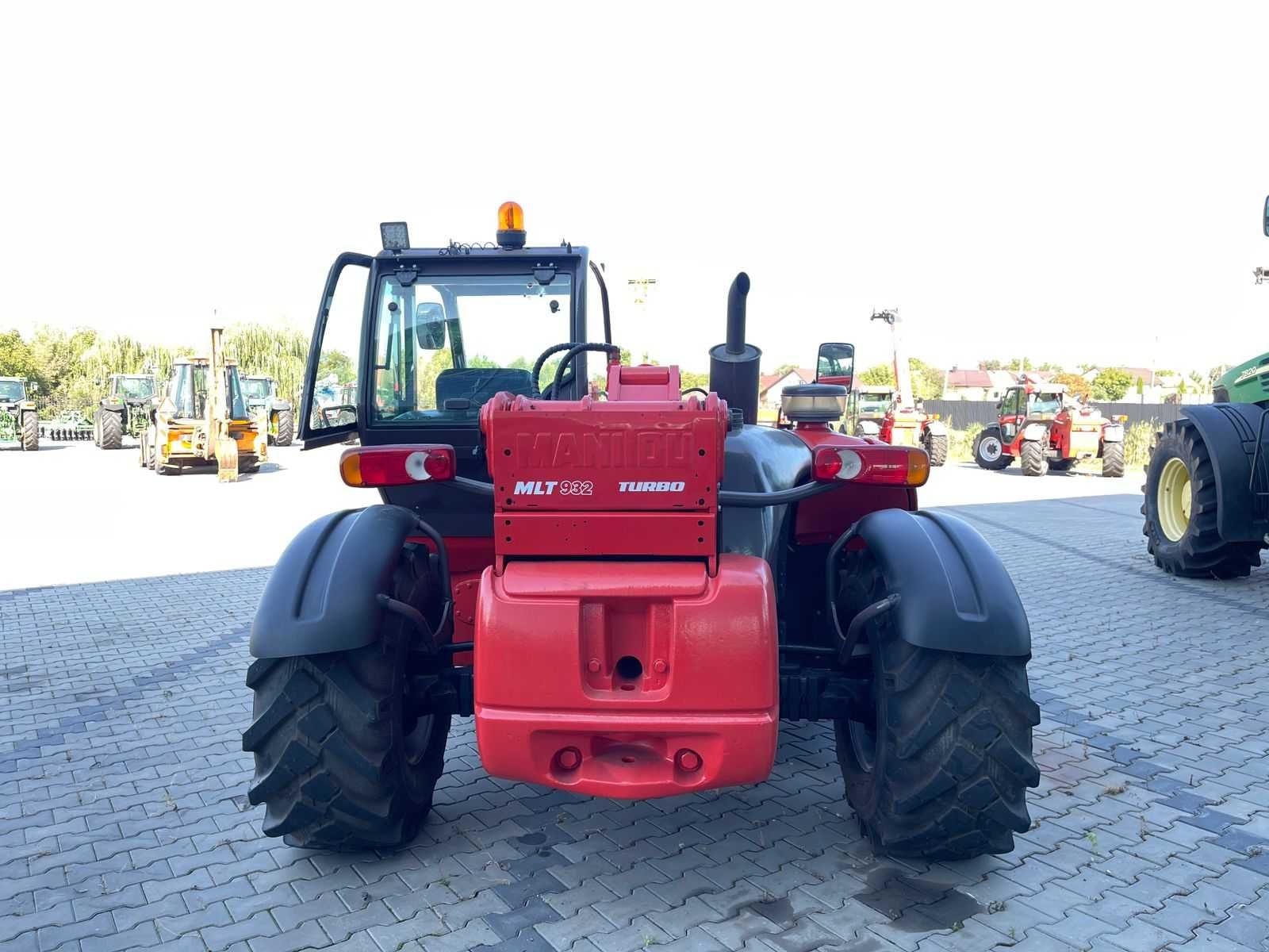 телескопічний навантажувач Manitou MT 932-2002року