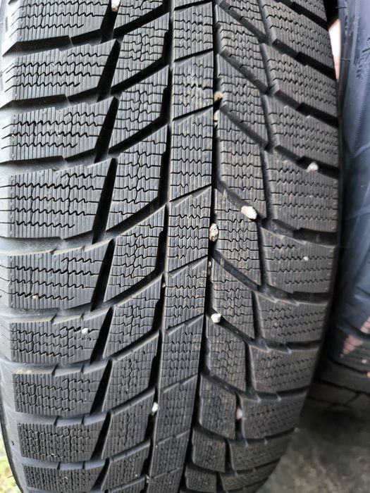 Резина  зима почти новая , покрышка зимняя  Snowlink triangle 215 65 r