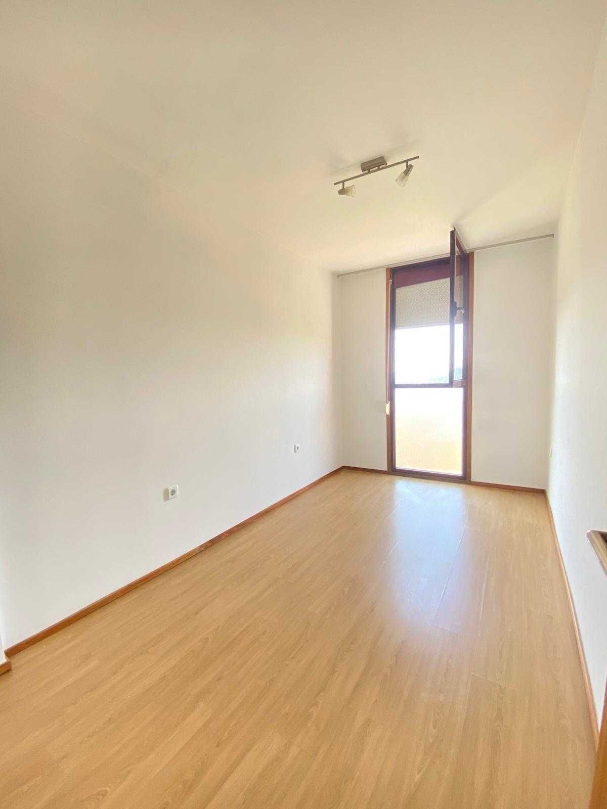 Arrendamento T3 | Zona Covelo | Com Garagem e Cozinha Nova