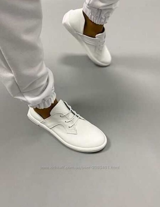 Шкіряні кеди, кросівки.