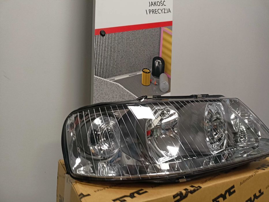 Audi A3 00-03 8L Lampa/Reflektor przód prawy /H1+H7