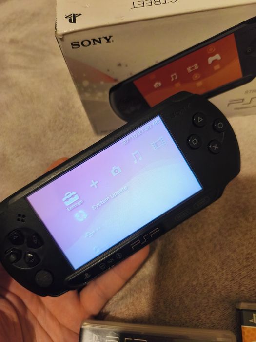 Sony PSP 1004 Oryginalne Pudełko 2x Gra