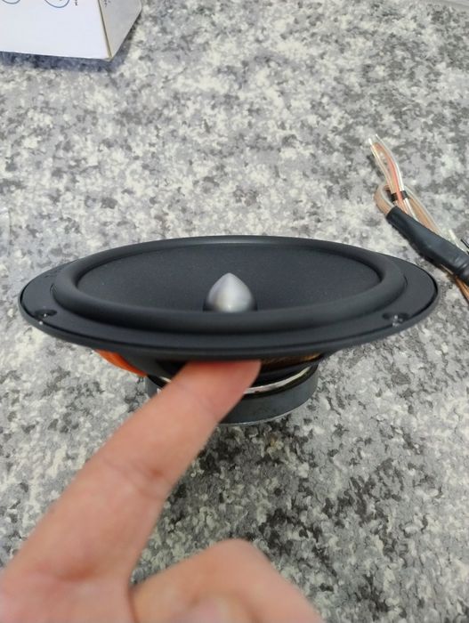 Продам Focal Universal ISU165