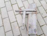 Zasuwa do bramy drzwi wrót obory garażu kuta skobel metalowa 33cm PRL