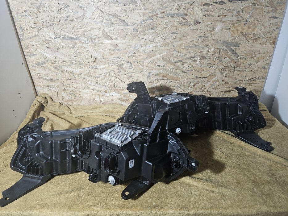 Renault Megane V 5 e-tech electric full led lewa prawa czarne komplet