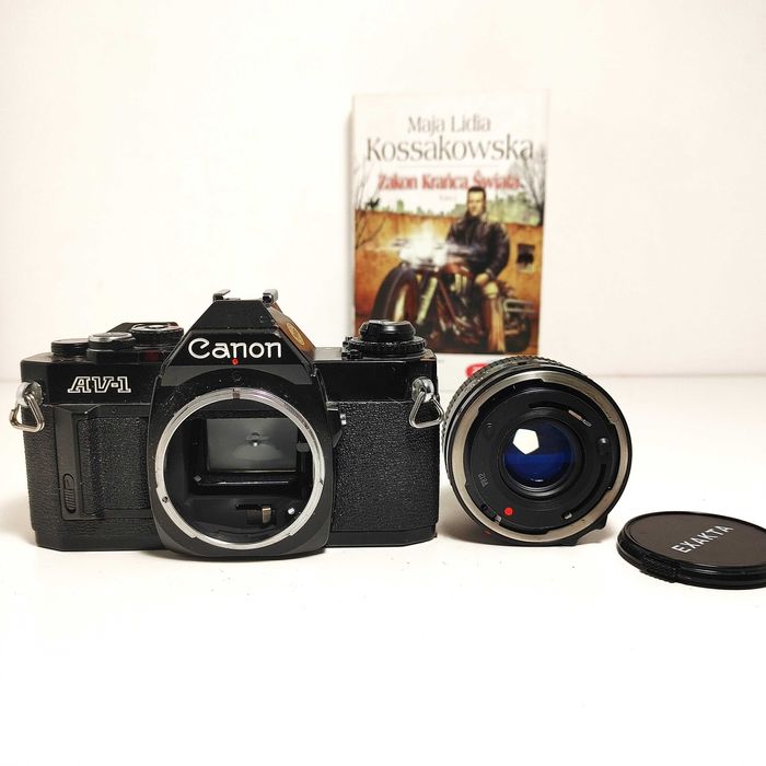 Czarna piękność Lustrzanka analogowa CANON AV-1 canon lens 50mm 1:1,8