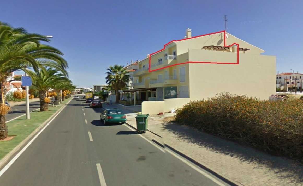 T1 - 4 /5 pessoas Altura churrasqueira, terraço,100 metros da praia .