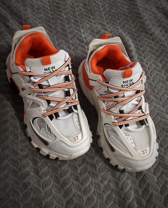 Стильні кросівки