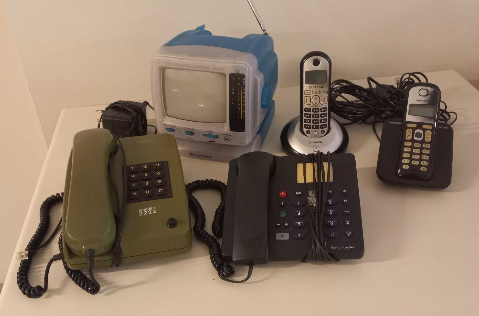 TV Portátil + Telefones