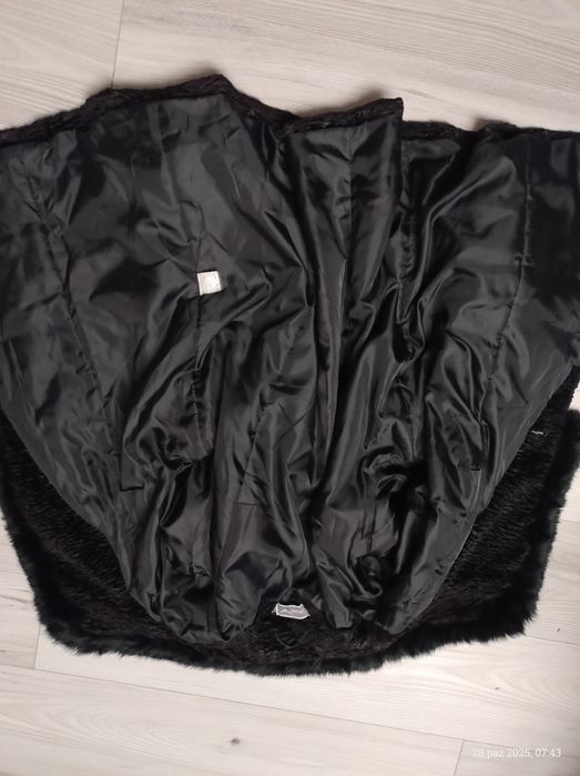 Futro sztuczne czarne.