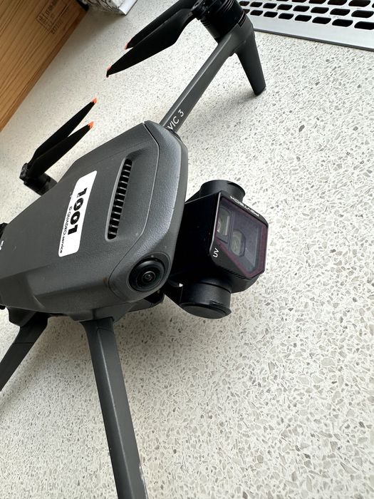DJI Mavic 3 квадрокоптер