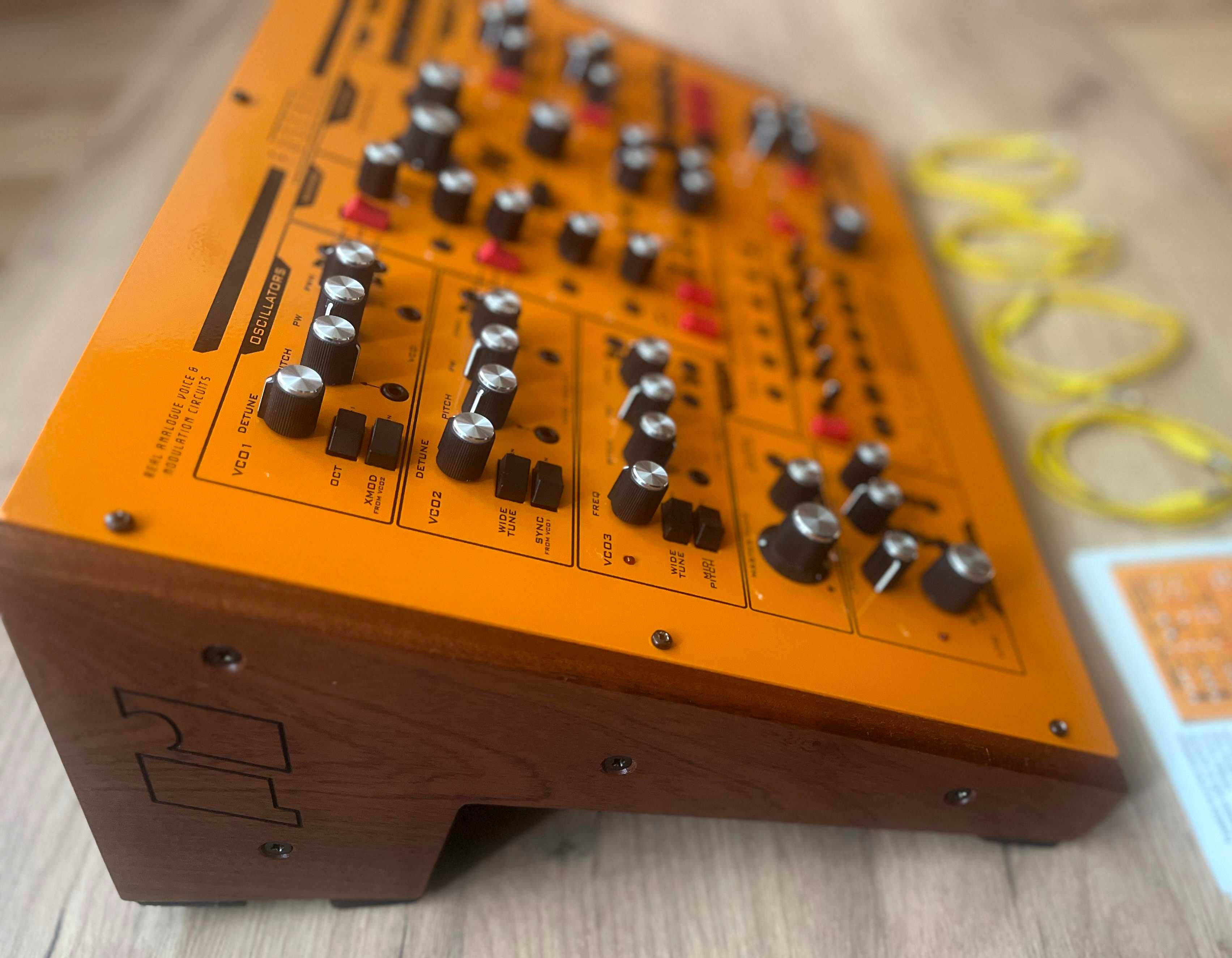 Analogue Solutions Fusebox syntezator analogowy
