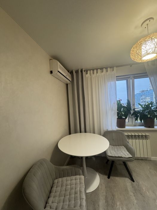 Продам 1 комнатную квартиру на Фрунзенском !Левый берег! Донецкое шосс