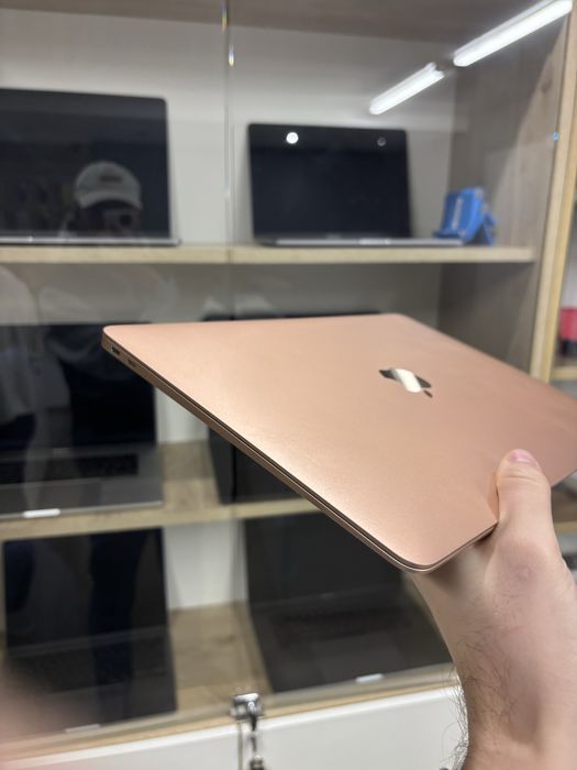 Дуже класний Macbook Air M1 8/256, як новий з гарантією