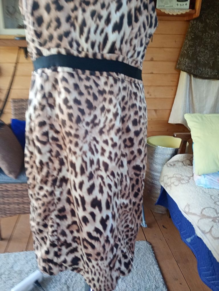 Piękna sukienka w panterkę damska