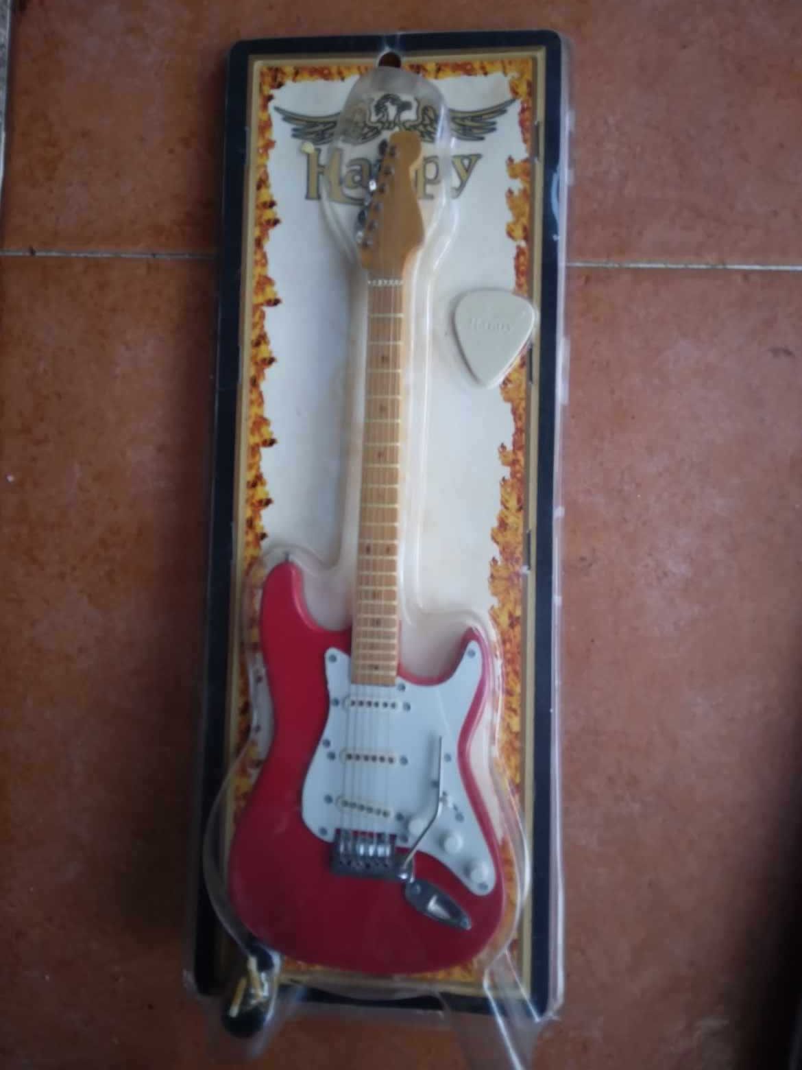 Miniatura Replica Guitarra Strato Escala de 1:4