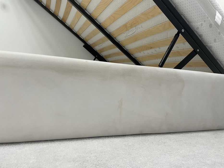 Nowoczesne łóżko zamszowe z kryształkami i materacem