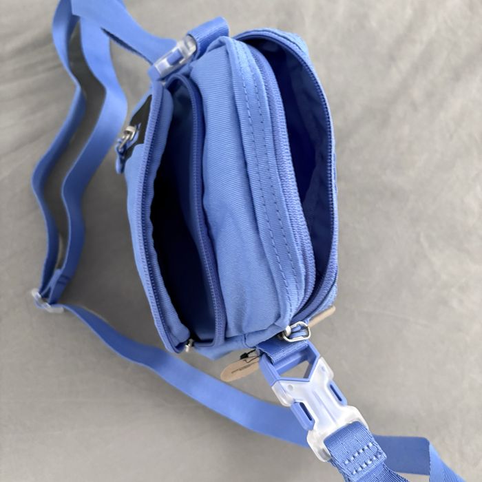 Saszetka nerka nike air swoosh tech drill torba na ramie listonoszka