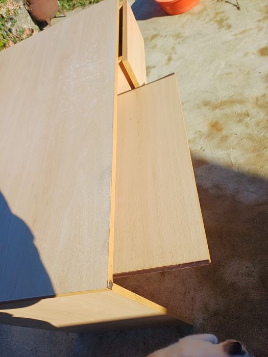 Secretária em  bom estado