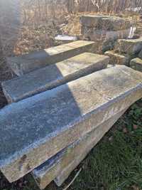 Historyczne stopnie groszkowane z granitu/oporniki granitowe 20x40 cm