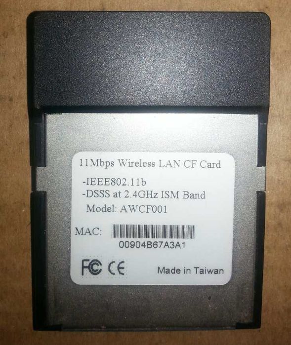 Akcesoria komputerowe: 13 kart pamięci, 2 karty WLAN