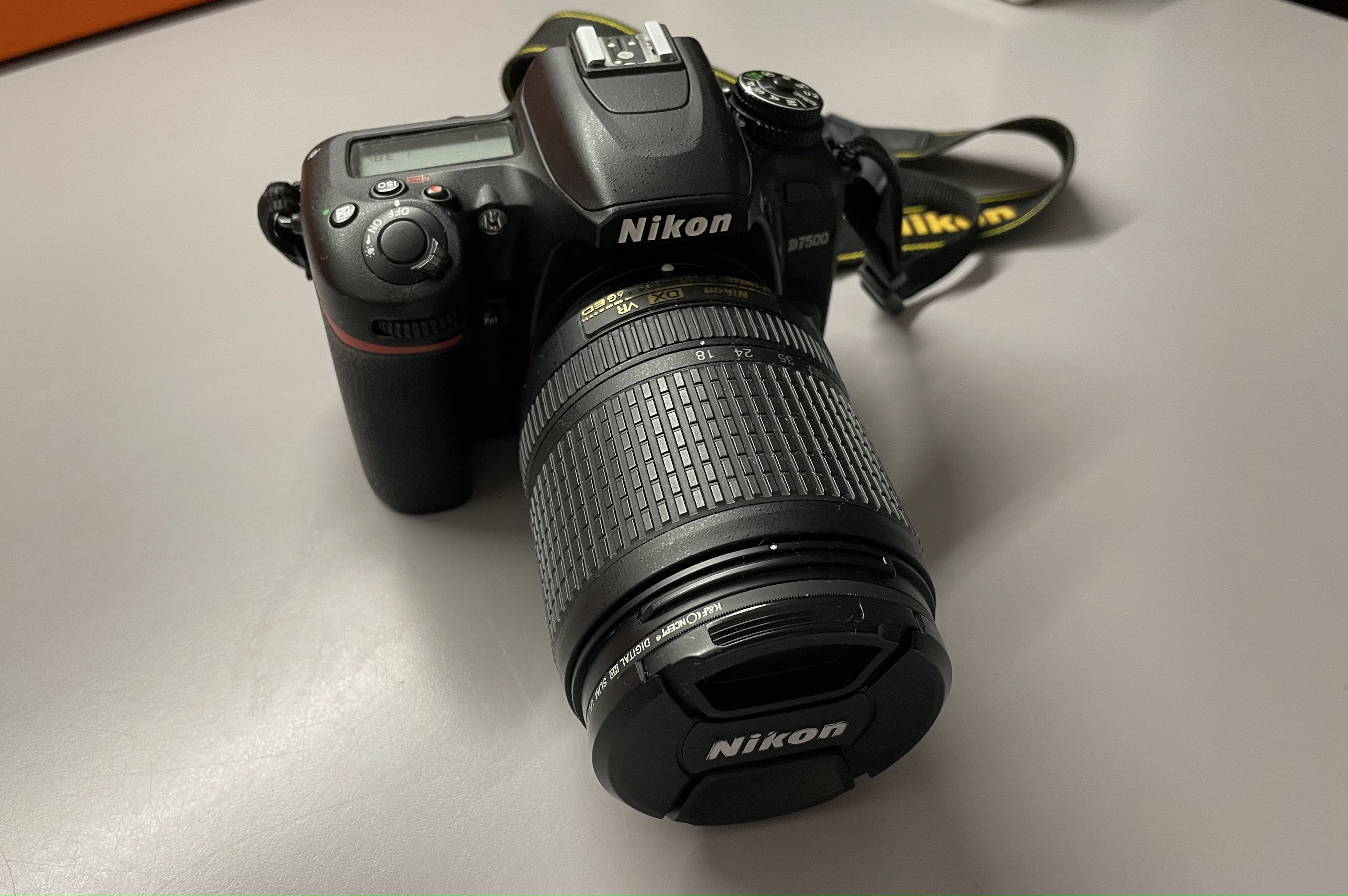 Nikon D7500 + lente 18-140mm + 6 filtros + bolsa