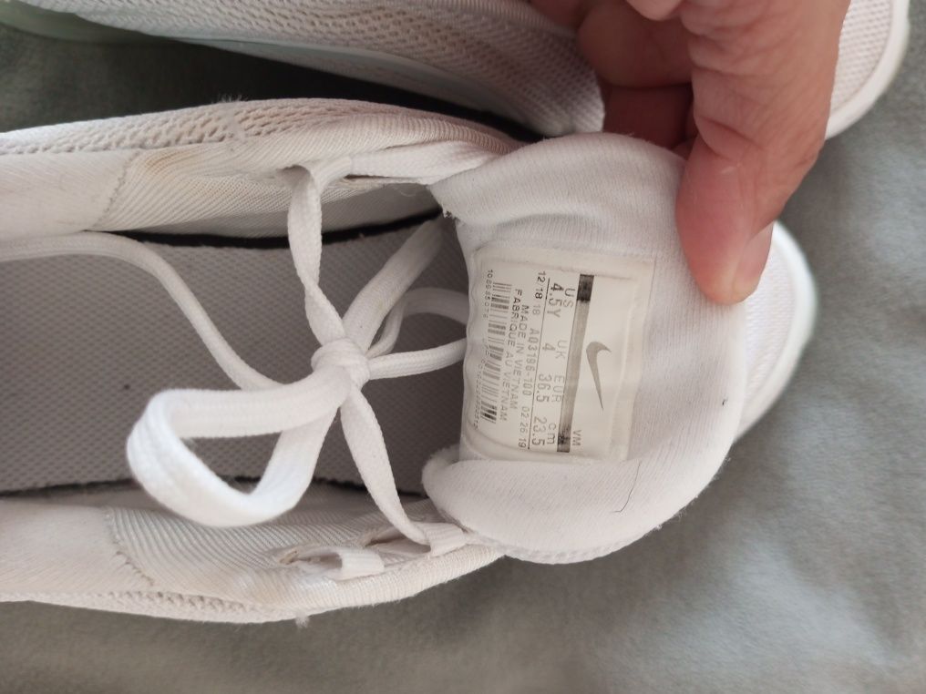 Кросівки жіночі білі Nike