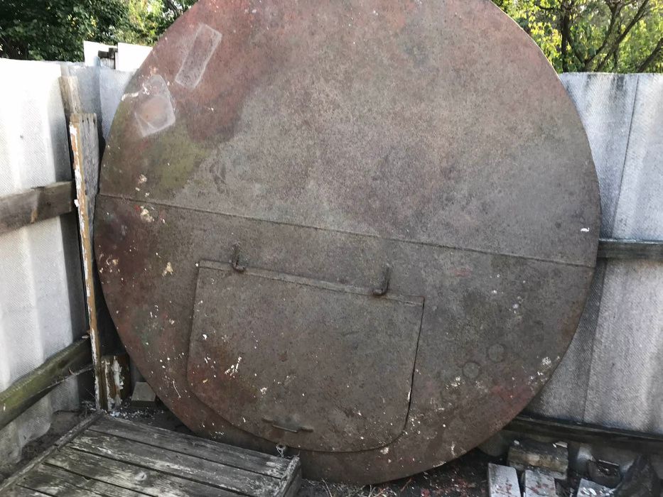 Крышка металлическая железная с люком