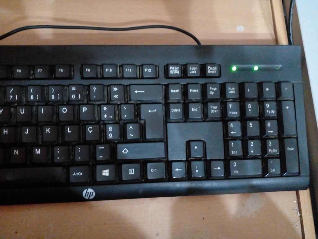 Teclado HP grande e em bom estado