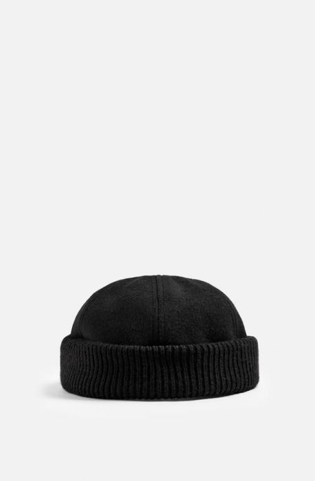 Шапка біні чорна коротка контрастна тепла Zara