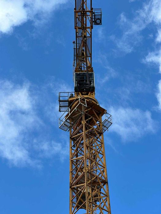 Dźwig żuraw wieżowy używany Liebherr 112 EC-H Litronic 2008r